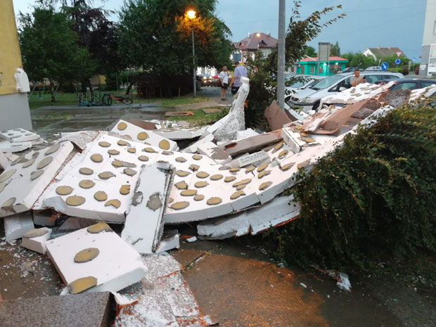 ЗБОГ ОЛУЈЕ ПАЛА ФАСАДА У ШАПЦУ: Вагају и штету и одговорност